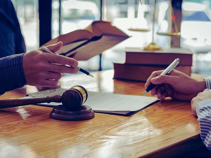 The-5-Best-Questions-to-Ask-at-a-Law-Firm-Interview_1401370444_Altered_Astor.webp